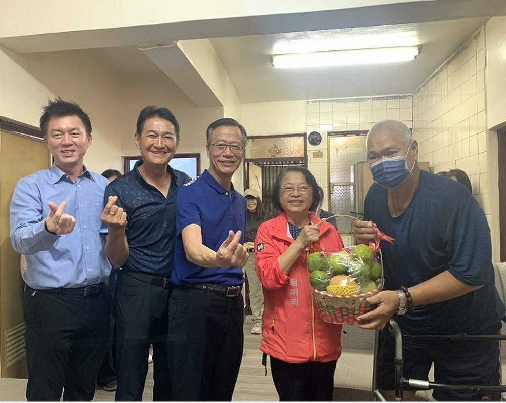 2022/02/09新北八里海灘3隻糙齒海豚擱淺 海保署號召志工協助救援