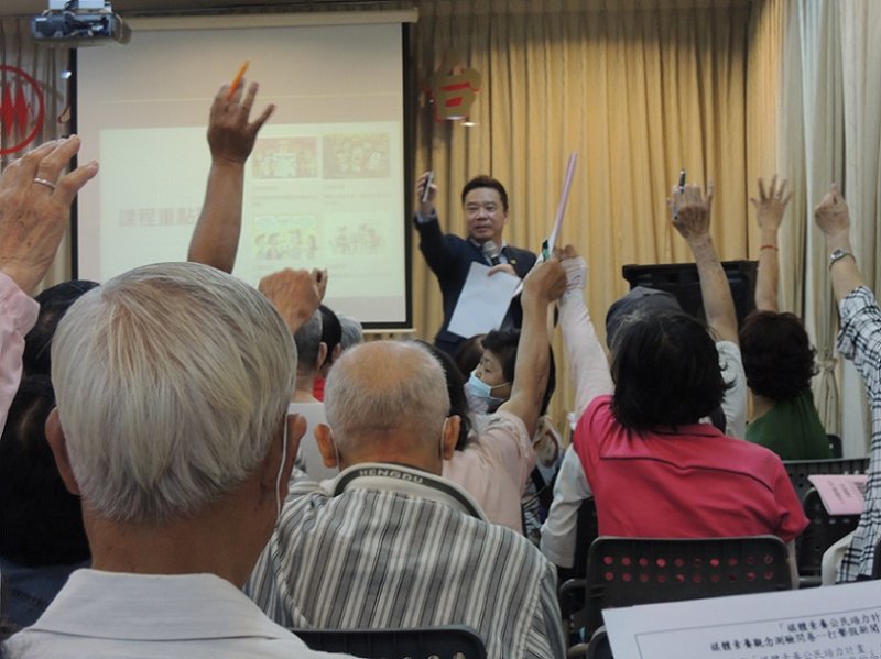 2025/11/10-2打擊假新聞，網路詐騙防身術！-文藻外語大學傳播藝術系林裕展主任