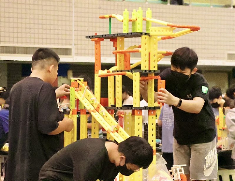 2026/03/07高雄市第六屆科技積木創意競賽今在中正高中登場  227名國中小學生熱烈競賽