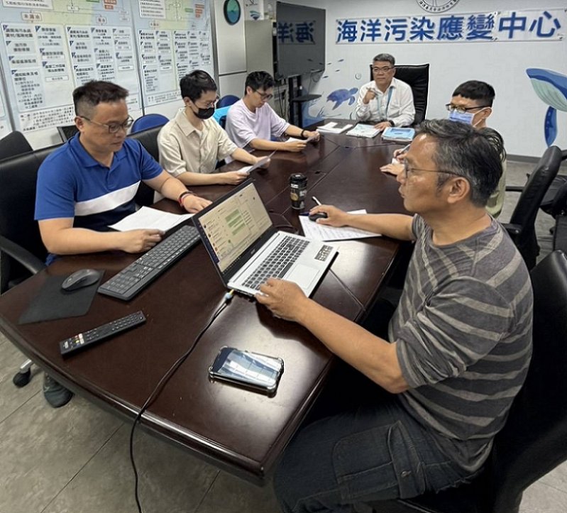2026/03/海軍S-70C副油箱誤觸落海 海保署緊急啟動科技監控與應變作業