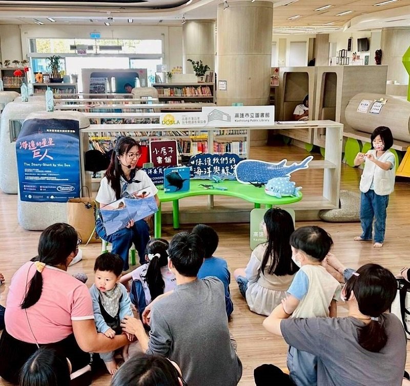 2023/03/13《海邊的星星巨人》繪本說故事活動走入南臺灣  讓孩子在故事與摺紙中認識鯨鯊