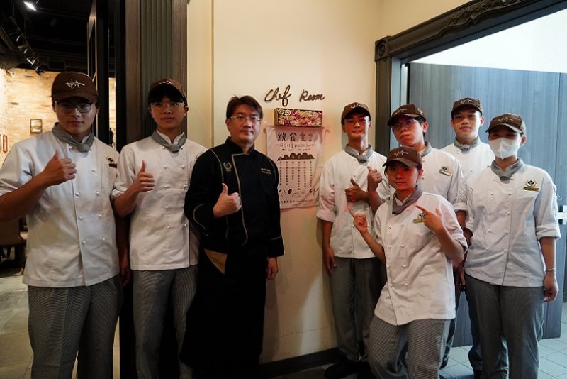 2026/05/07高餐大西餐廚藝系「Chef Room Pizzeriaa」榮獲綠色餐廳認證　師生攜手實踐永續餐飲教育新典範