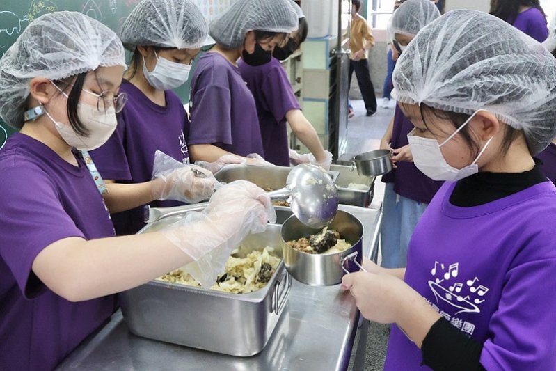 2026/05/25高雄市國中小免費午餐  公私立學校納入補助