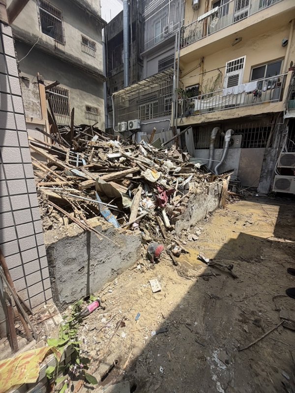 2026/05/30鹽埕區老舊空屋疑受豪雨影響坍塌 工務局立即啟動安全處置
