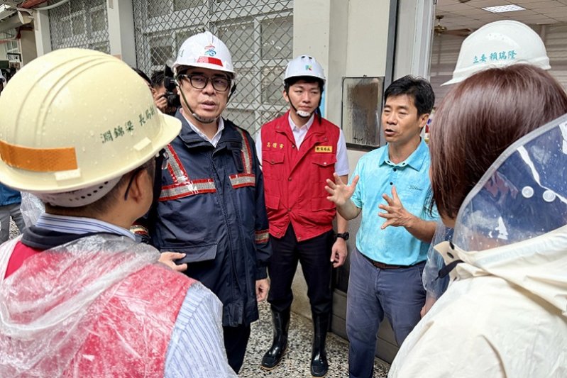 2026/06/25豪雨襲旗美，陳其邁市長勘災指示教育局協助學校環境清理，確保師生安全