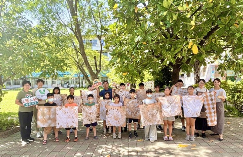 2026/07/02林園國小暑期夏令營玩工藝　混齡共學探索土地色彩