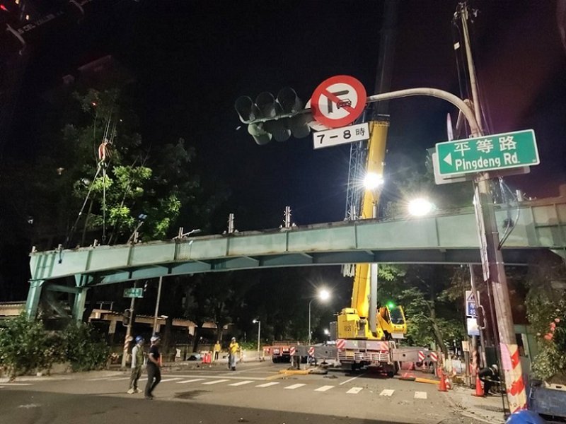 2026/07/09民族國小天橋功成身退  拆除工程提前完成 接力打造人本友善空間