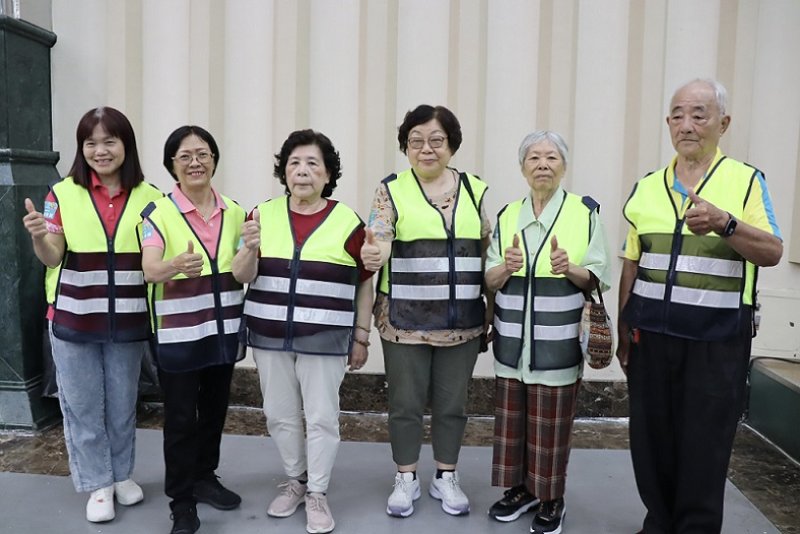 2026/08/04高雄市今表揚各級學校績優導護志工