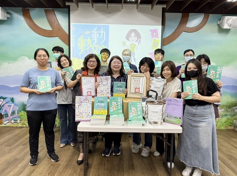 2026/10/08新上國小教師賴秋江偏鄉贈書 學生家長「辣嬤」響應捐書10年不間斷