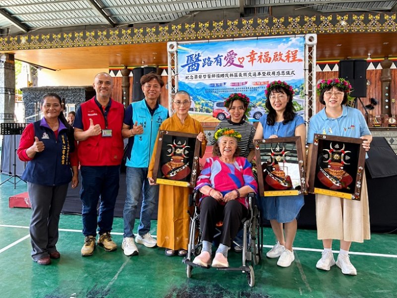 2026/10/19延續父親蔡榮哲醫師仁心  蔡氏三姊妹捐贈長照交通車守護茂林長輩就醫路