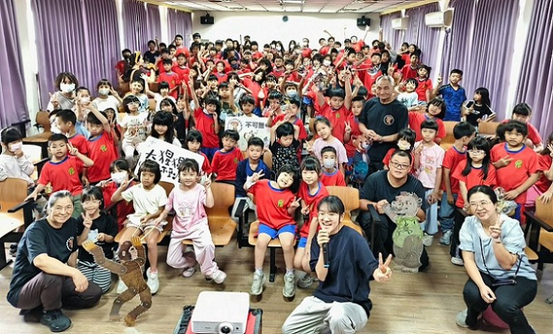 2026/10/23皮影戲遇上現代劇場！「不可無料劇場」走進甲圍國小　笑聲點亮校園